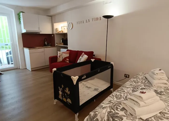 Viva La Vida Hospitality - *